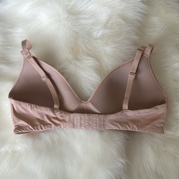 SKIMS wireless form t-shirt demi bra - Picture 2 of 4